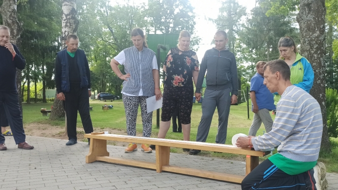 Sportisti distancē