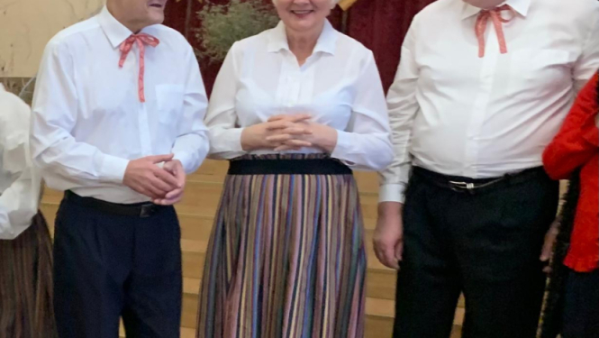 Cilvēki tautastērpos