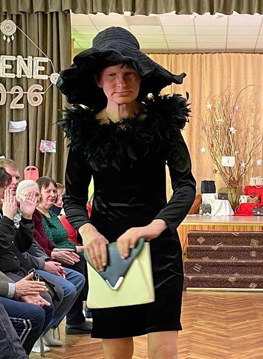 Cilvēki ar pašu dizainētām somām