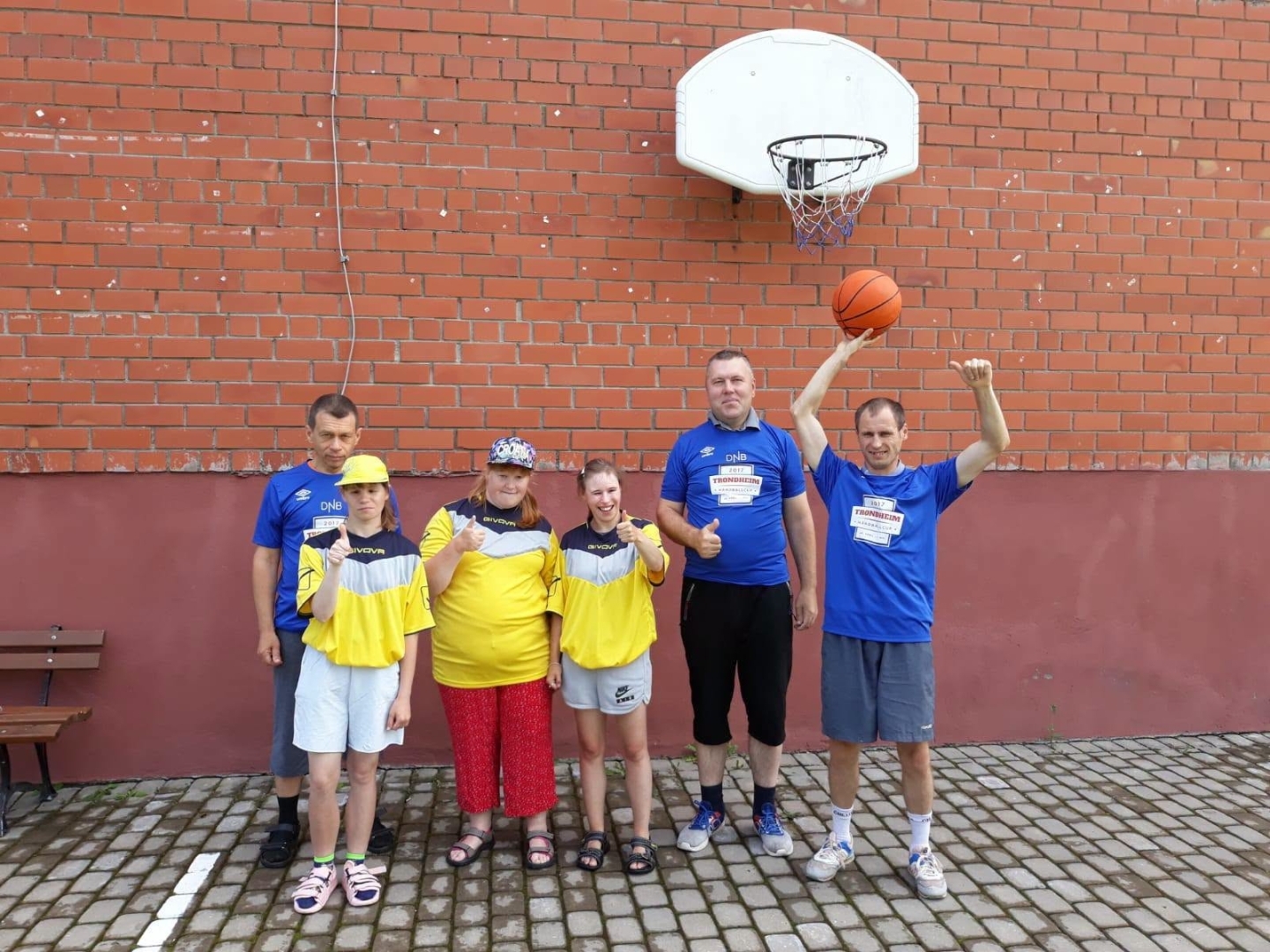 Basketbola konada pie groza