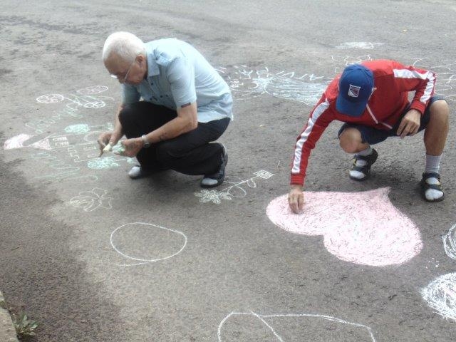 Zīmējums uz asfalta