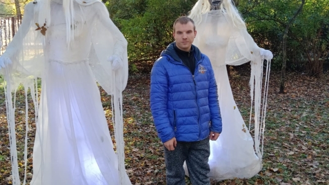 Vīrietis ar spokiem