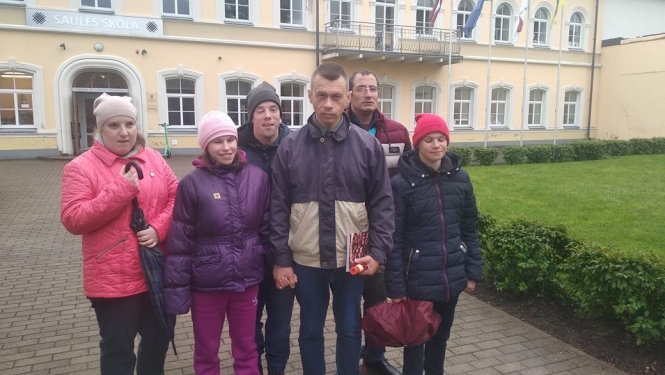 Cilvēki pie Daugavpils cietokšņa