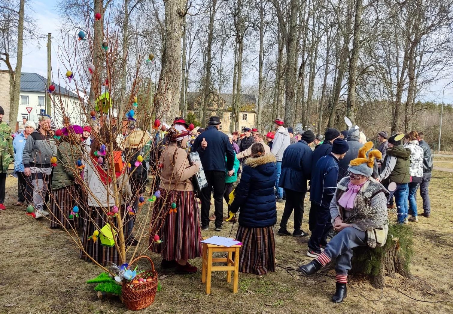 Cilvēki Lieldienu pasākumā