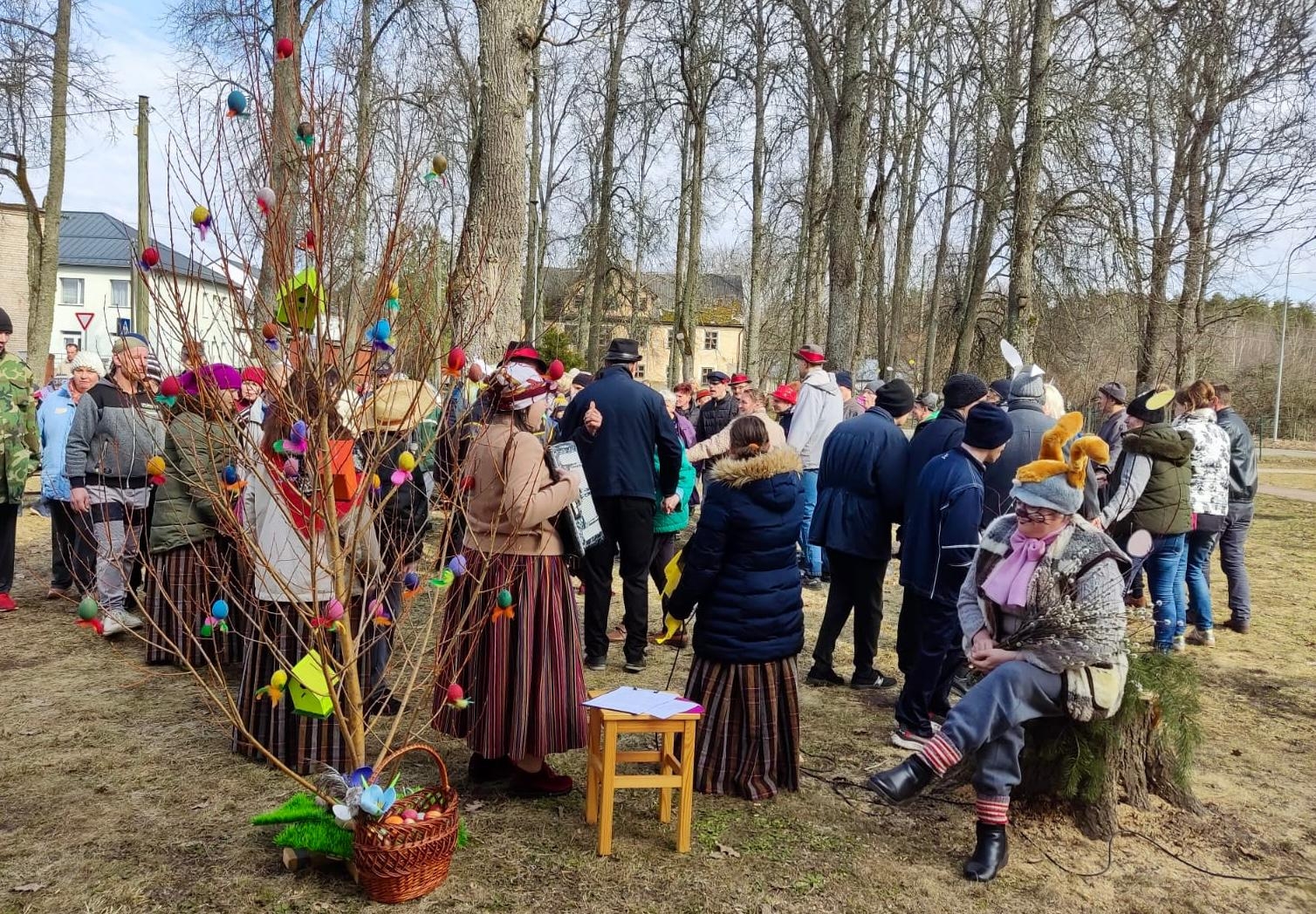 Cilvēki Lieldienu pasākumā