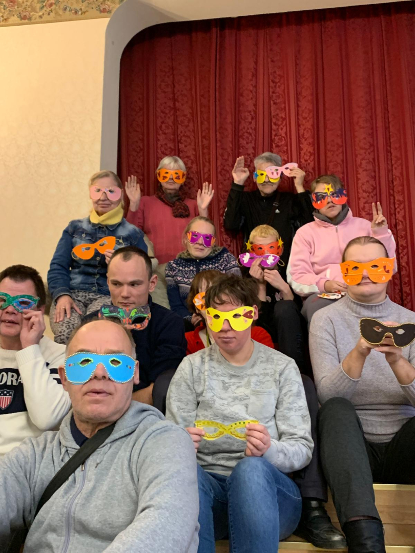 Karnevāla dalībnieki maskās