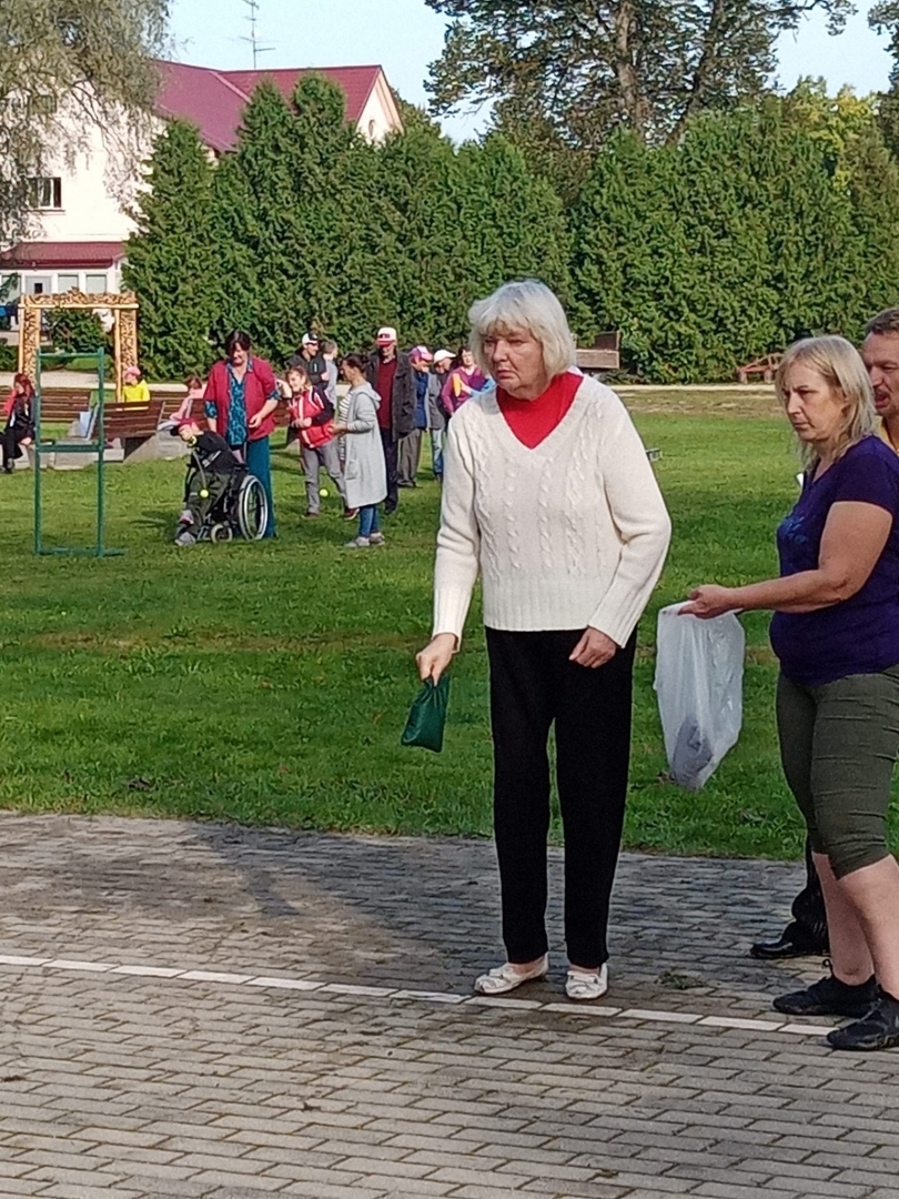 Sieviete pie stafetes starta līnijas