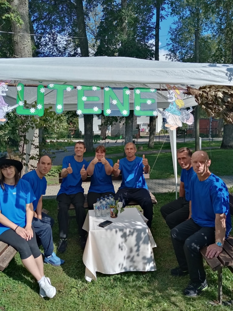 2024. gada klientu sporta spēles, dalībnieki pie galda