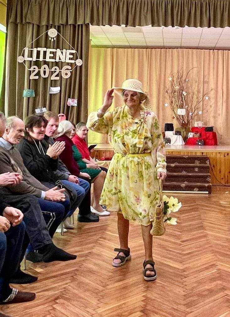 Cilvēki ar pašu dizainētām somām