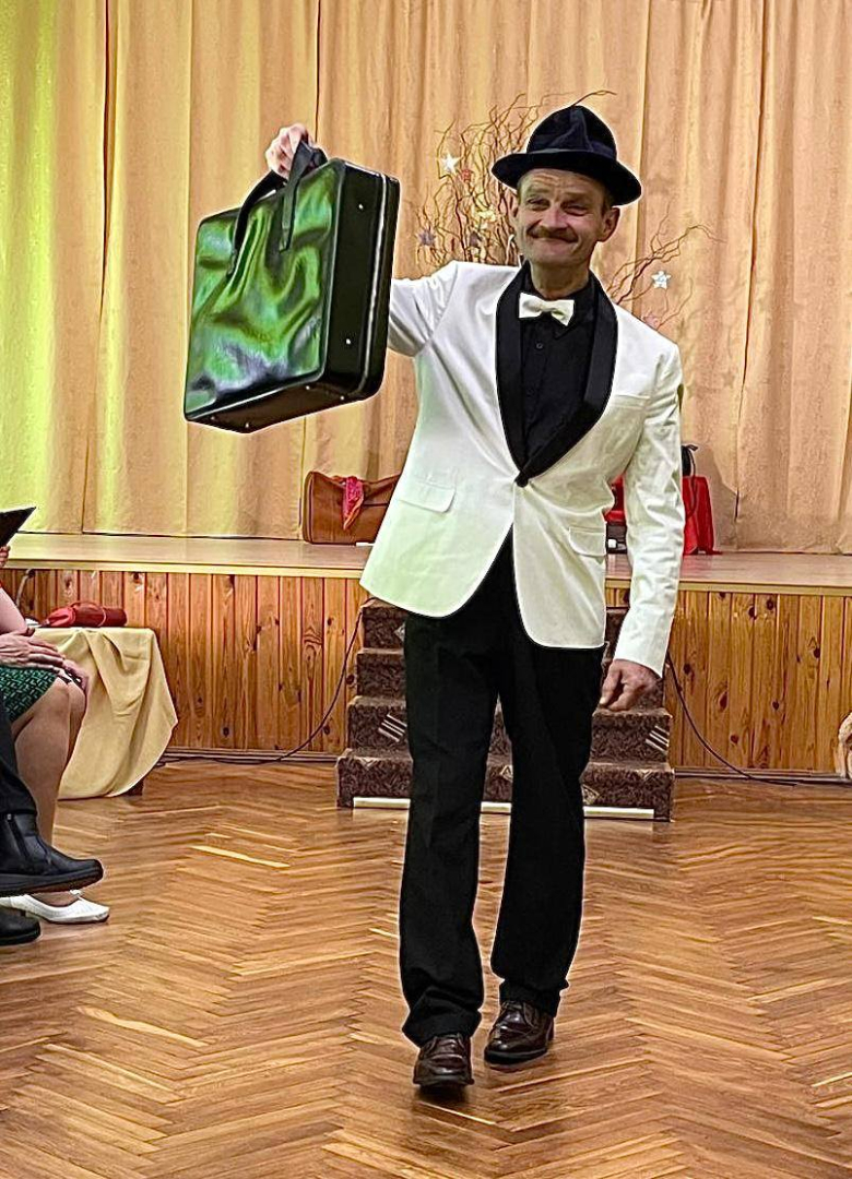 Cilvēki ar pašu dizainētām somām