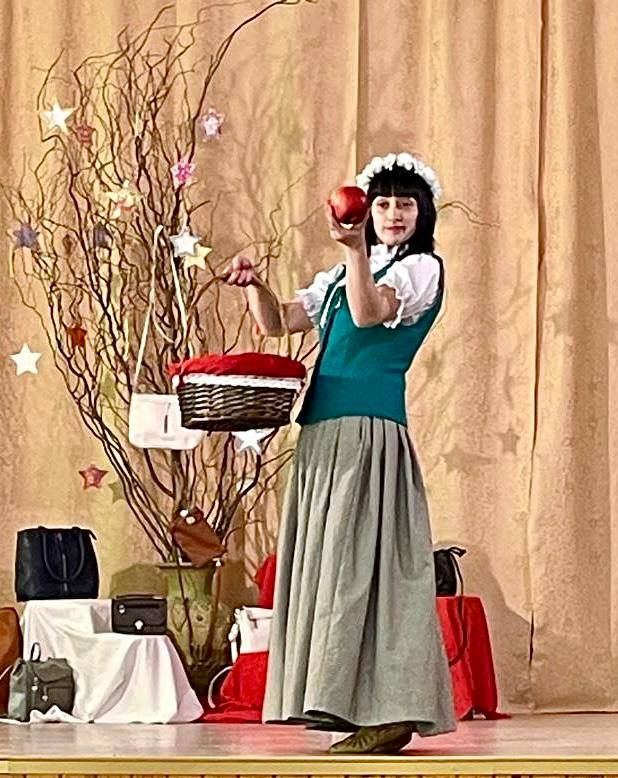 Cilvēki ar pašu dizainētām somām