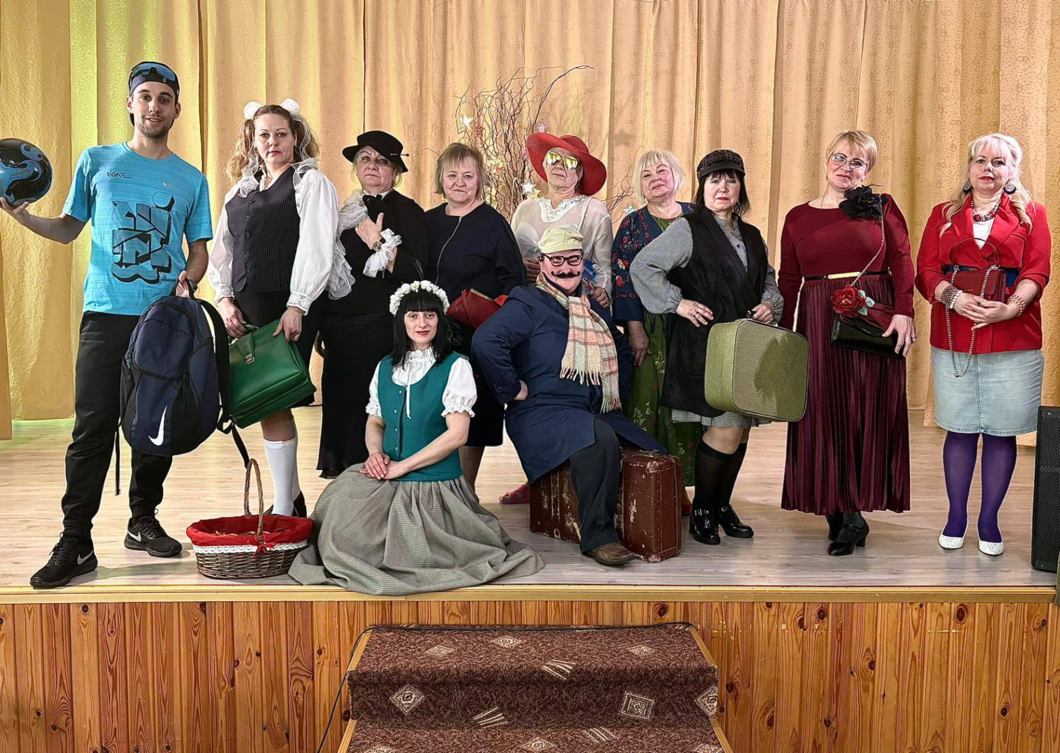 Cilvēki ar pašu dizainētām somām