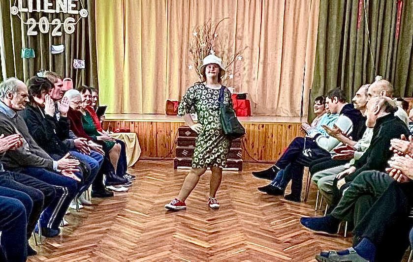 Cilvēki ar pašu dizainētām somām