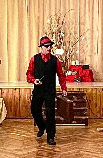 Cilvēki ar pašu dizainētām somām