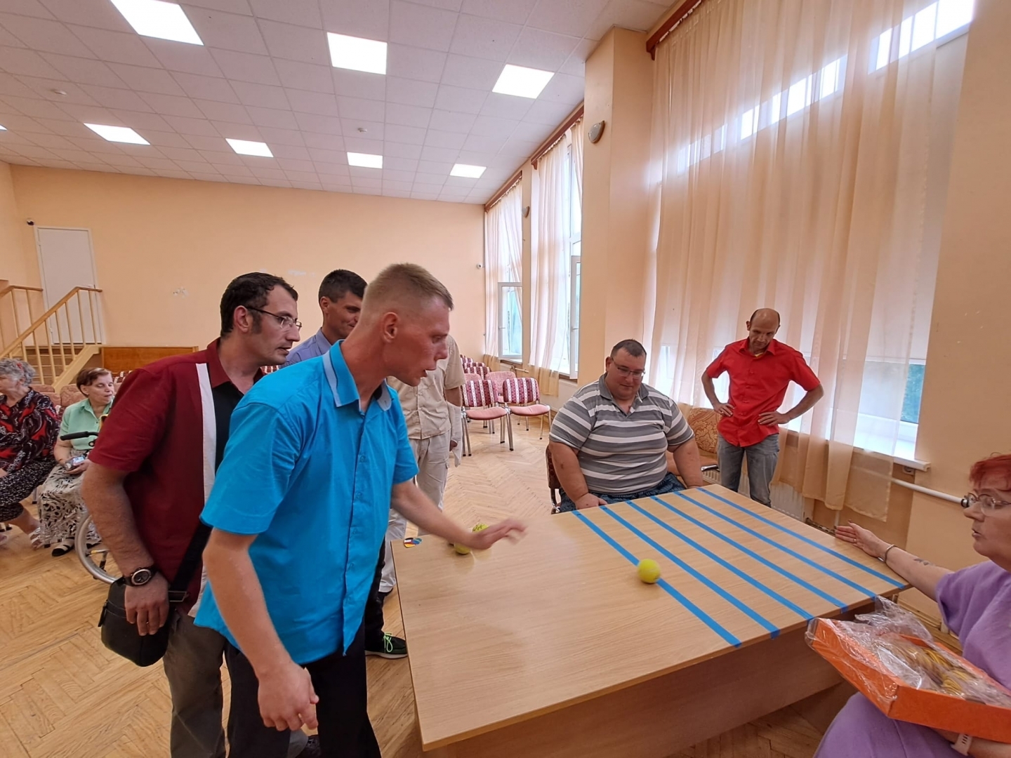 sportiska spēle telpās