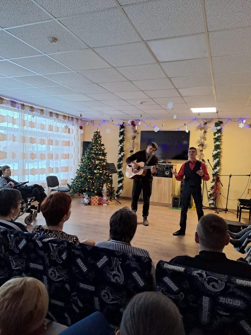 Arnis Slobožaņins ar fililāēs iemītniekiem