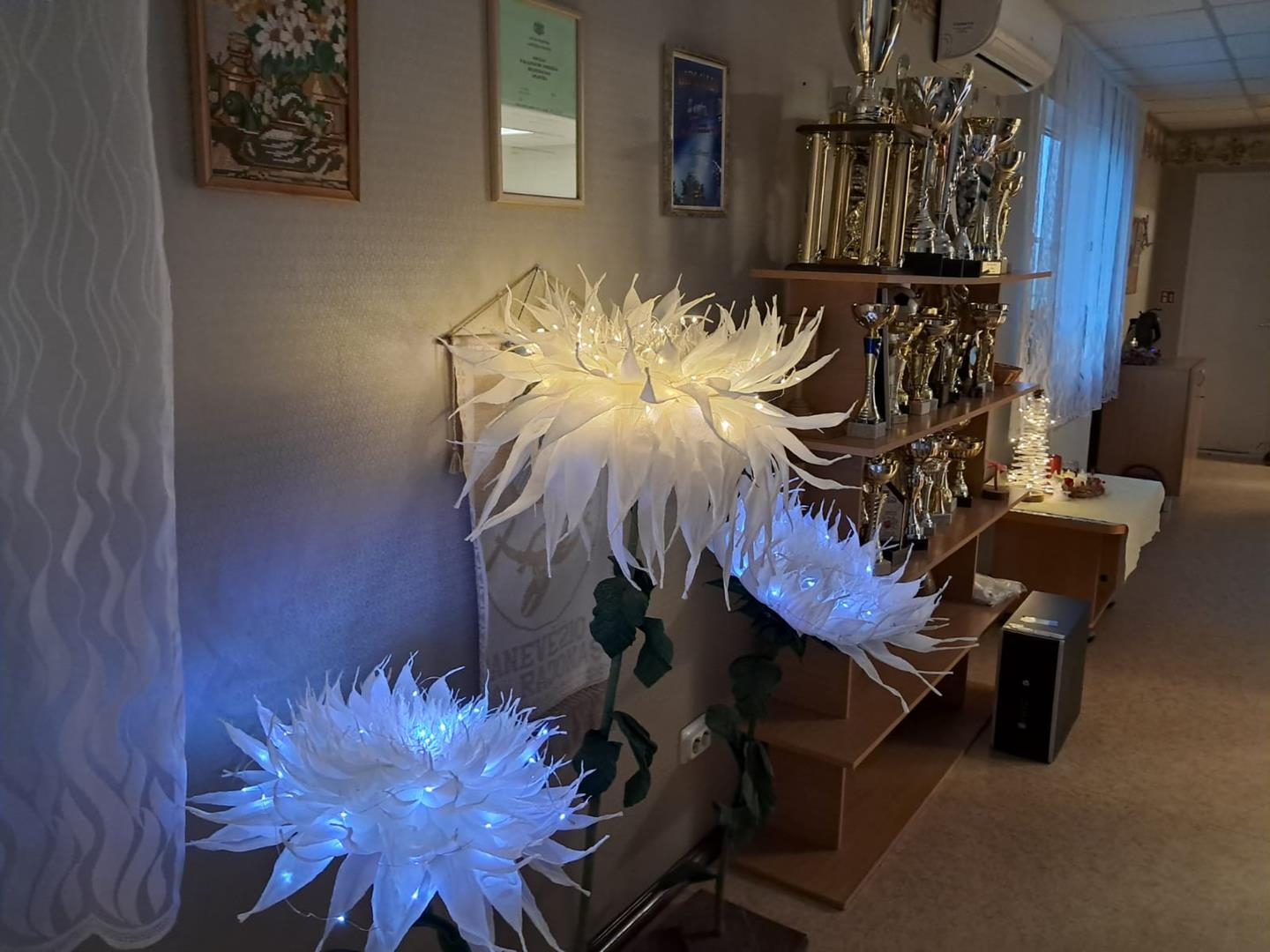 Ziemassvētku rotājumi gaitenī