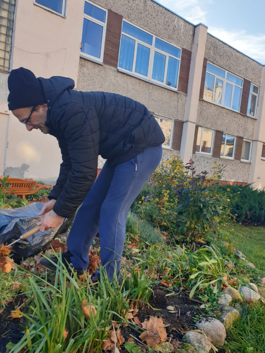 Klienti strādā sajūtu dārzā