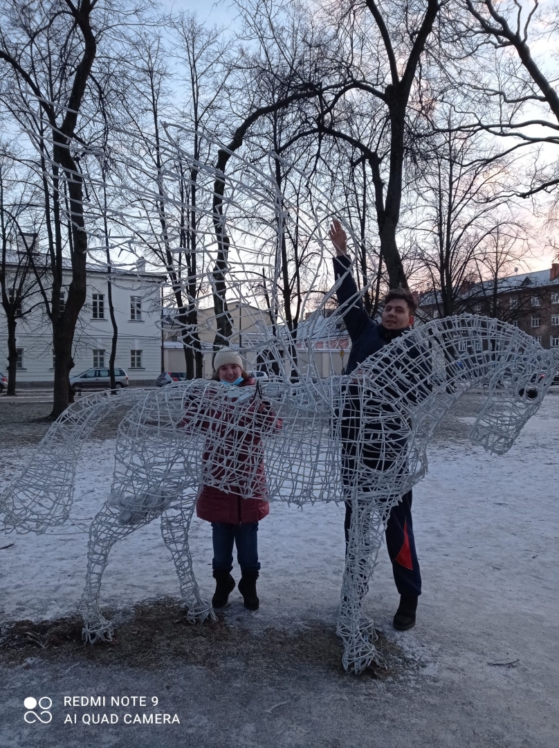 Klienti pie ziemassvētku dekorācijām Daugavpilī