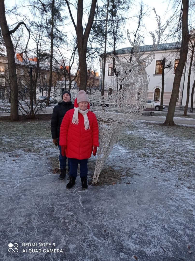 Klienti pie ziemassvētku dekorācijām Daugavpilī