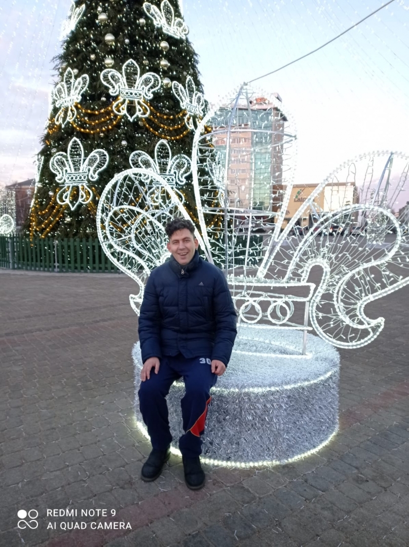 Klienti pie ziemassvētku dekorācijām Daugavpilī