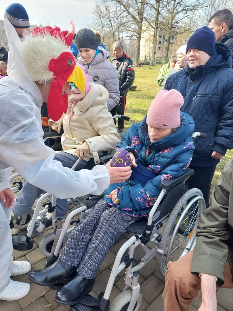 Klienti ar lieldienu zaķiem