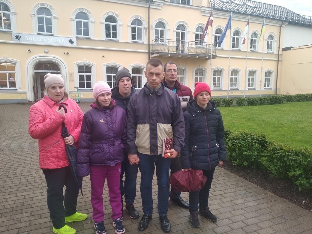 Cilvēki pie Daugavpils cietokšņa