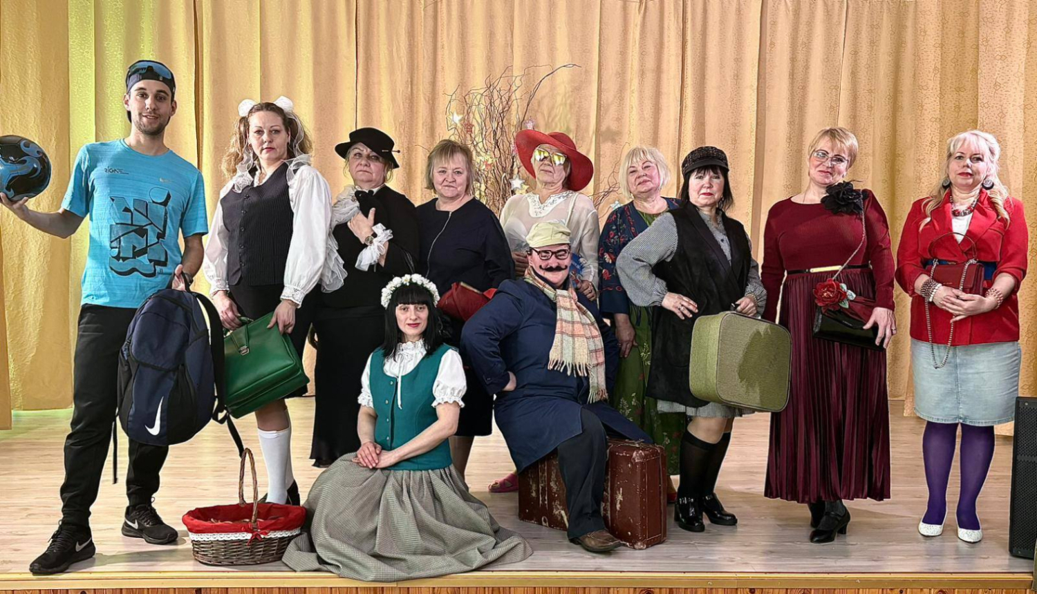 Cilvēki ar pašu dizainētām somām