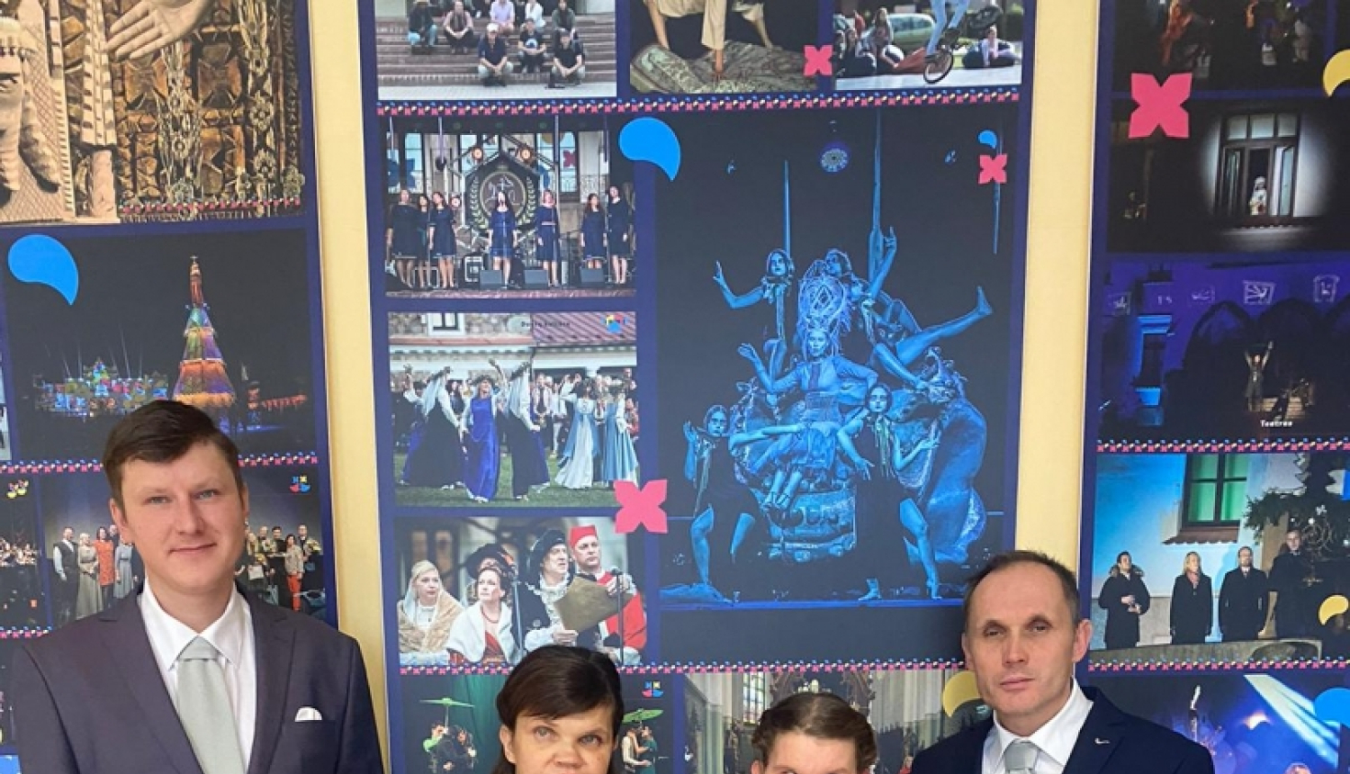 Stāv dziedātāju kvartets