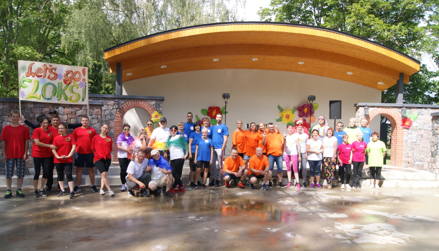 Cilvēki uz skatuves